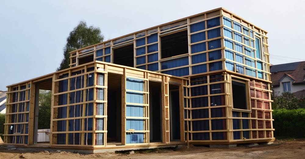 Présentation des premières phases de l'autoconstruction d'une maison container