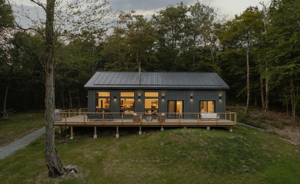 Présentation d'une construction container sur pilotis avec le poids container aménagé et l'impact sur vos fondations